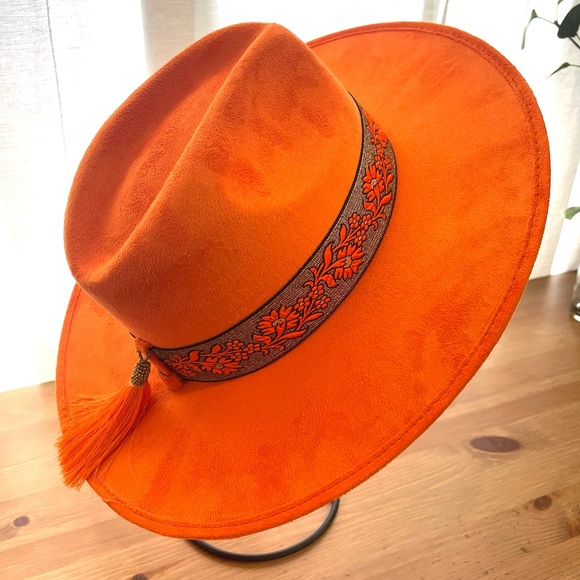 Authentic Hats n roses - Picture 1 of 1